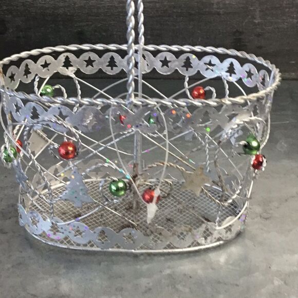 Silver oval Christmas basket with handle winter table decor - Picture 6 of 6